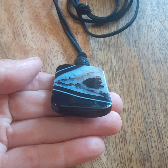 BEAUTIFUL-Natural Square Black & White Agate/Black Lava Stone/Suede Necklace - Picture 4 of 8